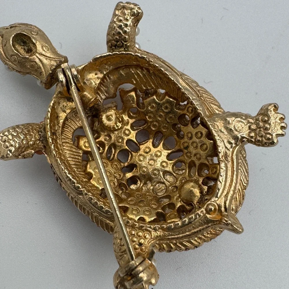 Vintage Ciner Turtle Brooch Gold‎ Tone Coral Pearl Beads Figural Head Movement
